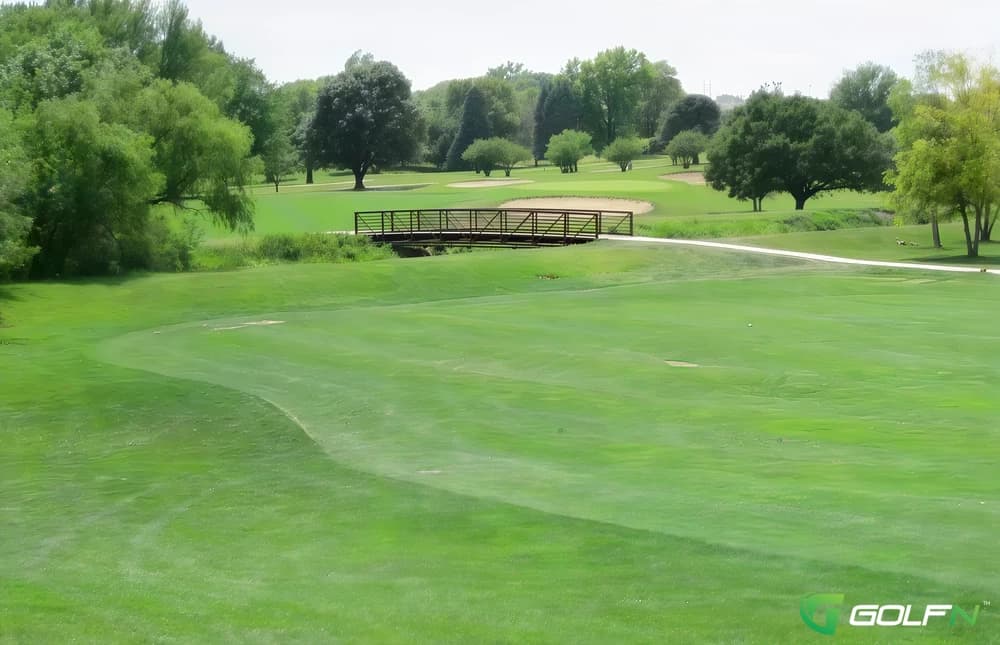 Willow Lakes Golf Course in Bellevue, Nebraska — military, 18-hole golf course, designed by Robert Trent Jones, Sr. (1963)