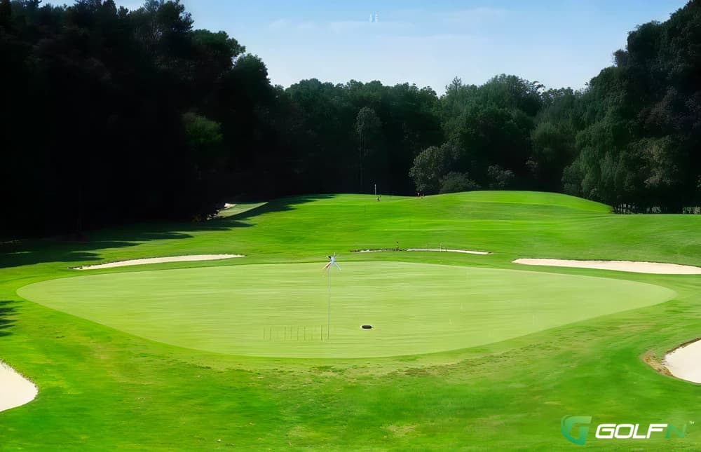 Lake Ridge Golf Course in Woodbridge, Virginia — public, 9-hole golf course