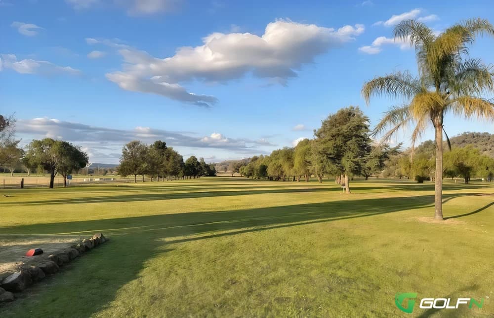 Manilla Golf Club in Manilla, New South Wales β public, 18-hole golf course