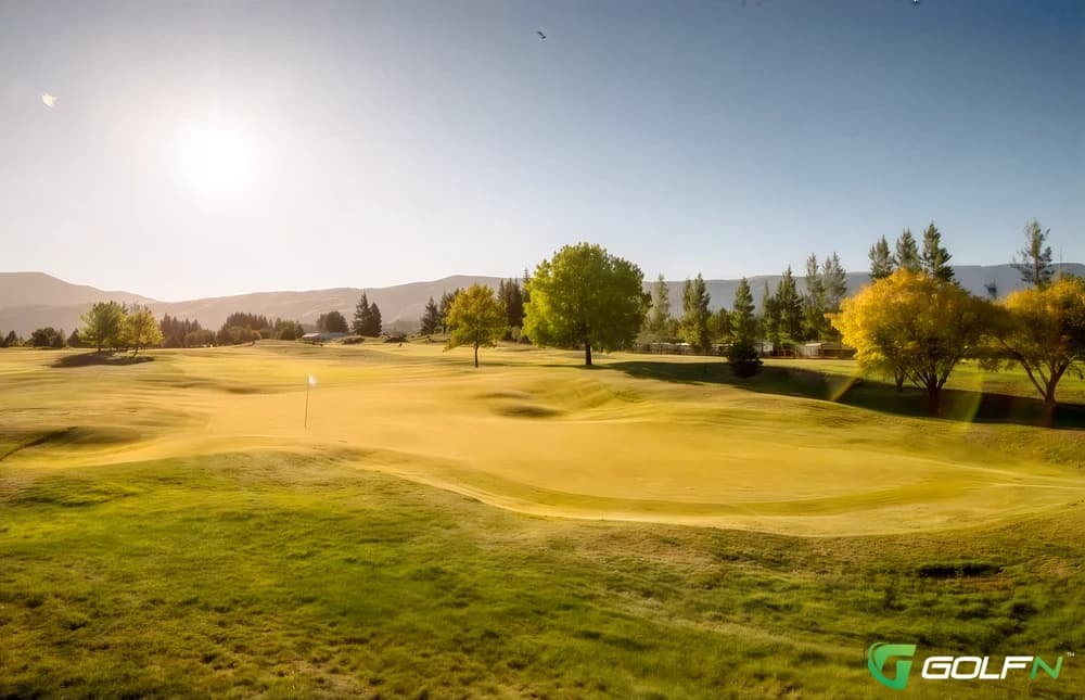 Cromwell Golf Club in Cromwell, Otago β public, 18-hole golf course, designed by Turner MacPherson (2011)
