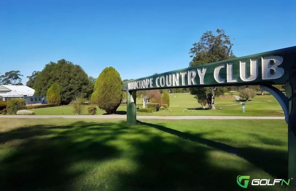 Wauchope Country Club in Wauchope, New South Wales β public, 18-hole golf course