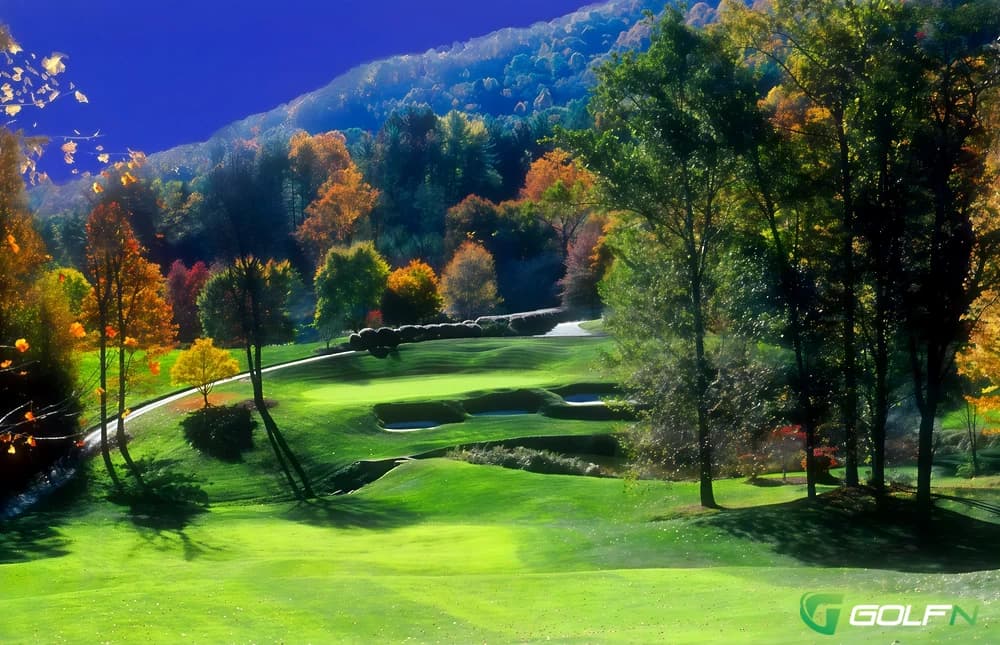 Laurel Ridge Country Club in Waynesville, North Carolina — private, 18-hole golf course, designed by Bob Cupp (1986)