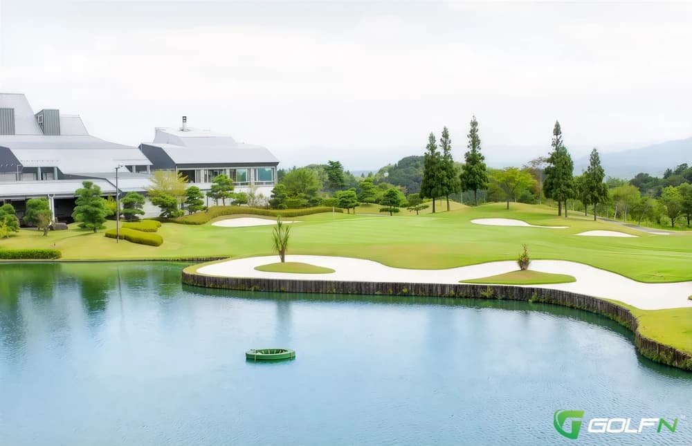 Left - Daegaya Country Club in Goryeong-gun, Gyeongsangnamdo β 18-hole golf course, designed by Mitsuaki Kobayashi (1992)