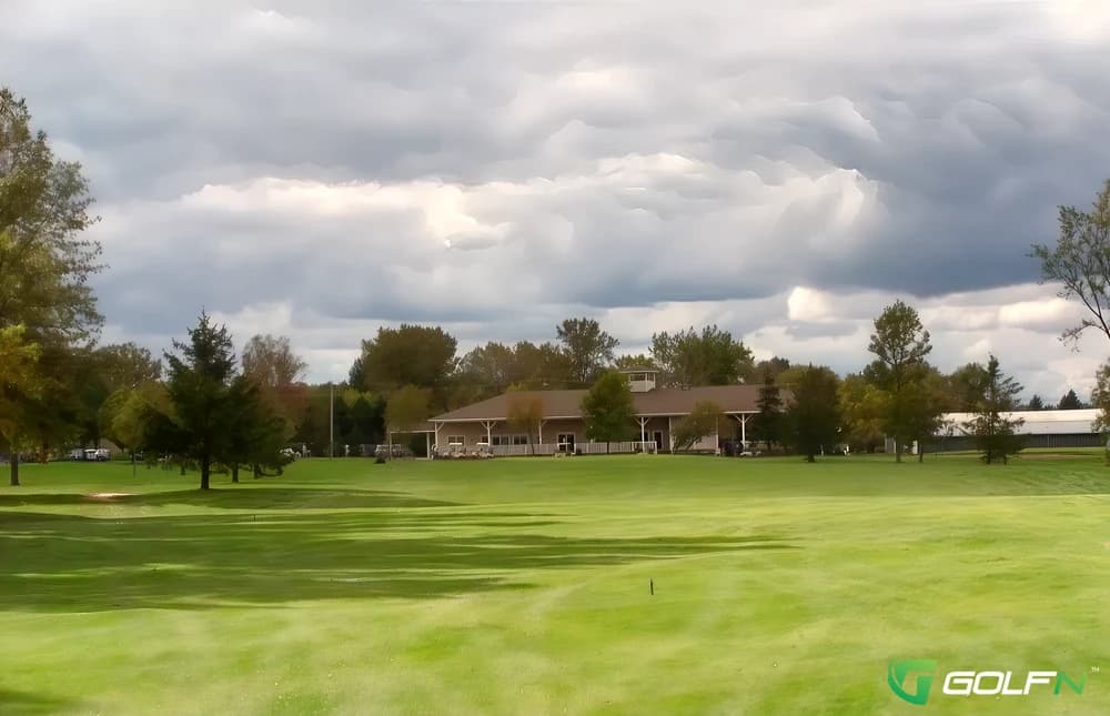 Oaklands Golf Course in Niagara Falls, Ontario — semi-private, 18-hole golf course