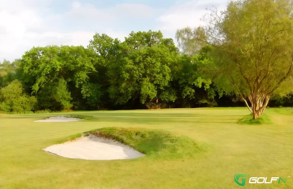 Dudmoor Farm Golf Course in Christchurch, England — public, 9-hole golf course
