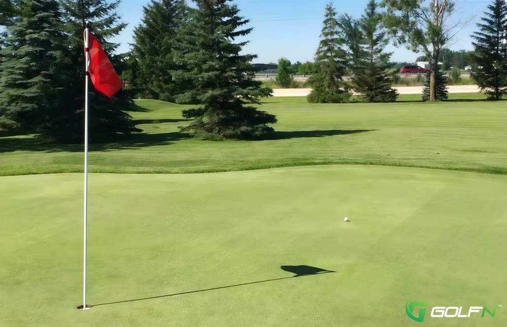 Par 3 - Oakgreen Golf Course in Fond du Lac, Wisconsin — public, 9-hole golf course