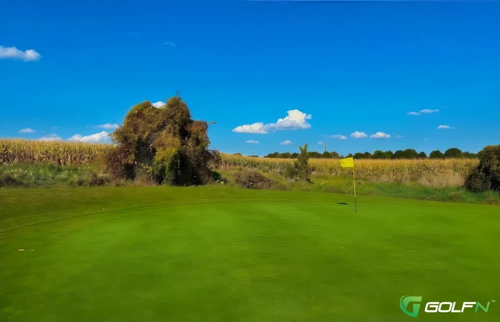 Carrickmacross Golf in Maple, Ontario — 18-hole golf course