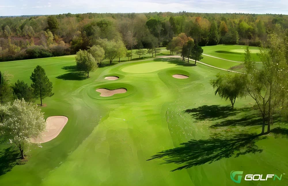 Pelham Hills Golf And Country Club in Pelham, Ontario — semi-private, 18-hole golf course