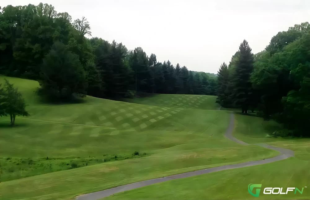 White Oak Country Club in Oak Hill, West Virginia — semi-private, 9-hole golf course