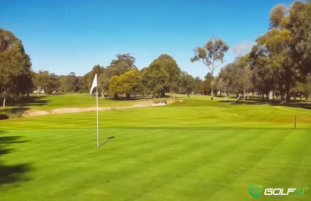 Woolooware Golf Club in Woolooware, New South Wales β semi-private, 18-hole golf course