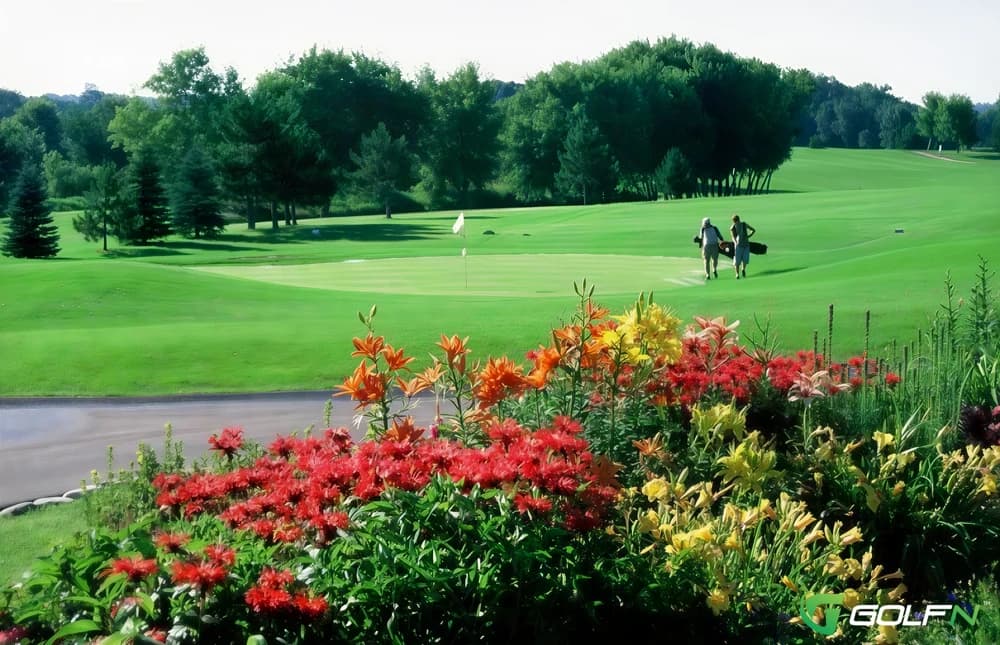 Oneka Ridge Golf Course in White Bear Lake, Minnesota — public, 18-hole golf course, designed by Wren Belland
