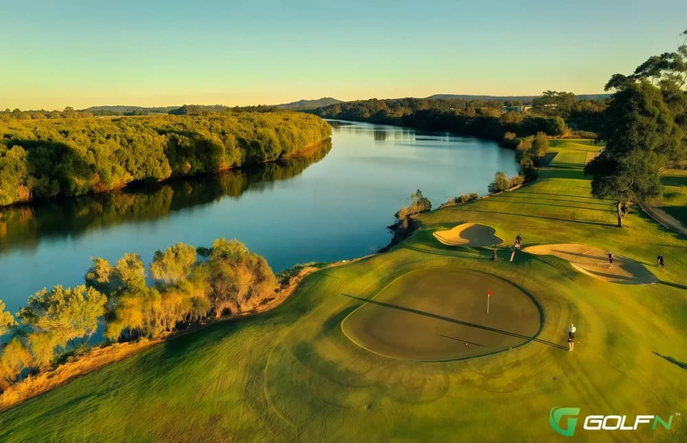Carbrook Golf Club in Carbrook, Queensland β semi-private, 18-hole golf course