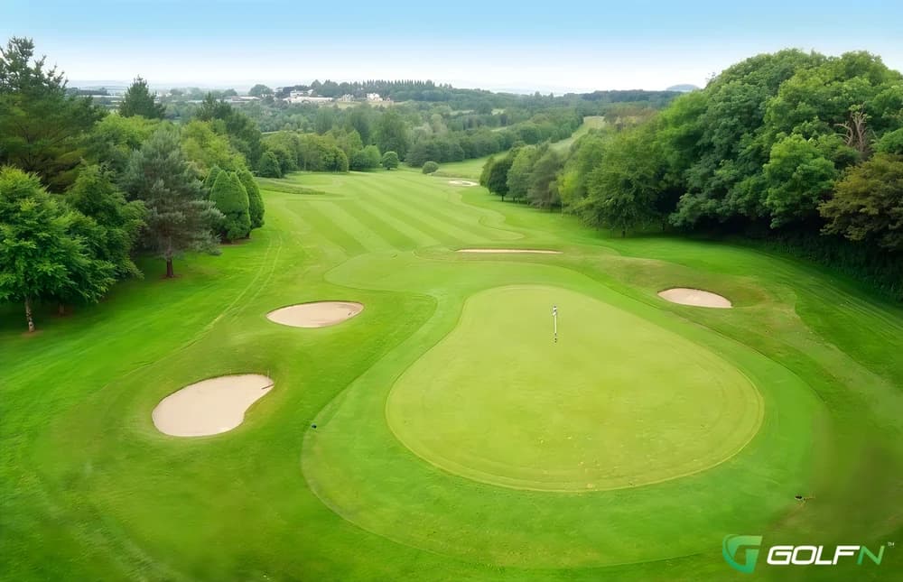 Bovey Tracey Golf Centre in Devon, England — semi-private, 9-hole golf course
