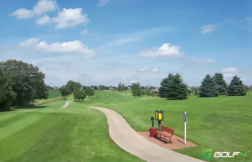 Hughes Creek Golf Club in Elburn, Illinois — public, 18-hole golf course, designed by Gordon Cunningham