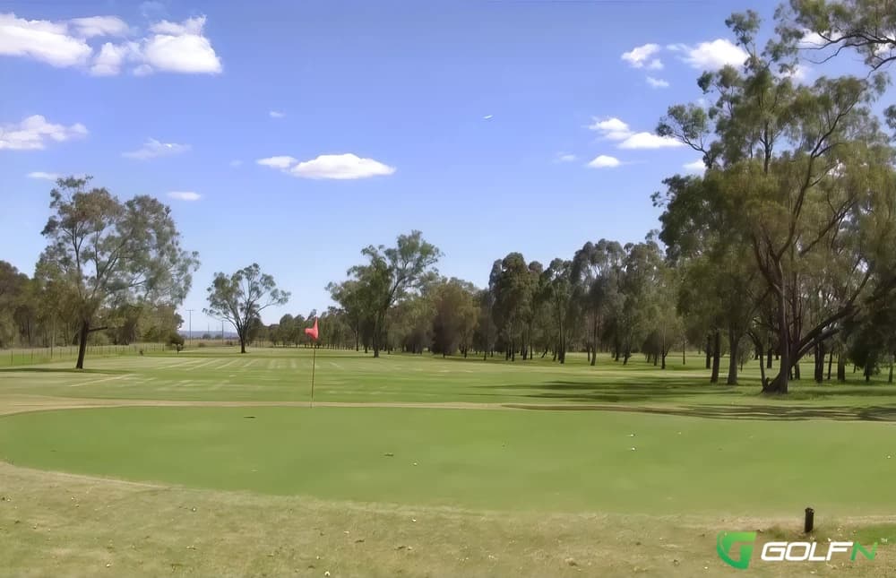 Oakey Golf Club in Oakey, Queensland β public, 18-hole golf course