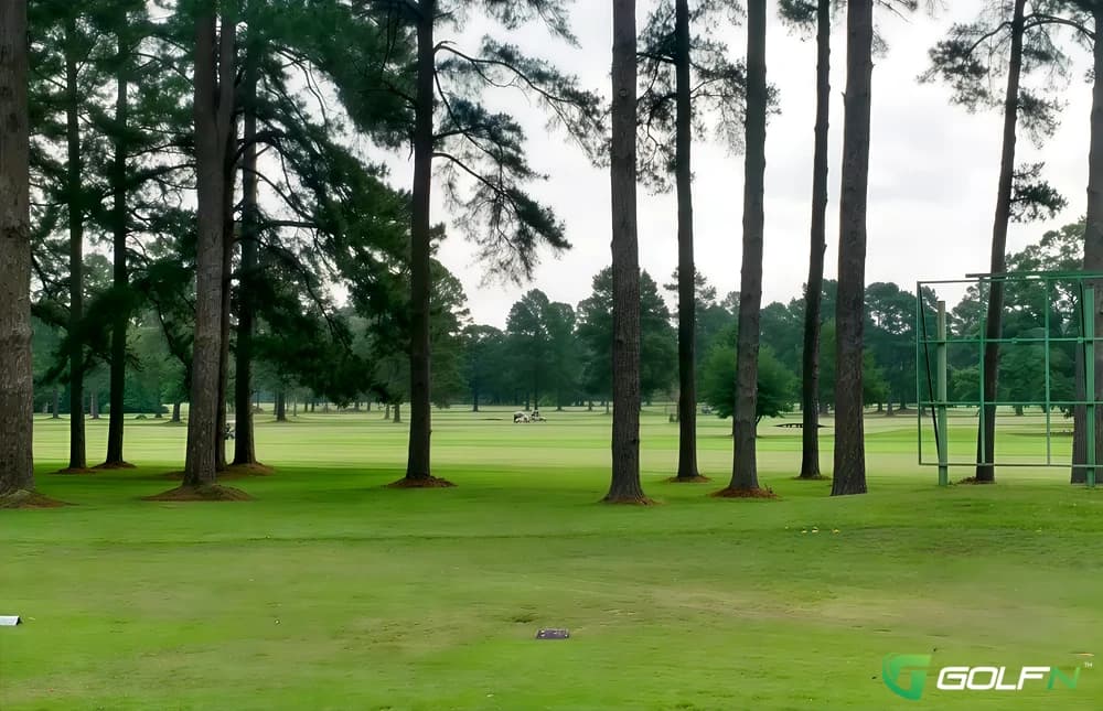Winter - Stoke Albany Golf Club in Market Harborough, England — semi-private, 18-hole golf course
