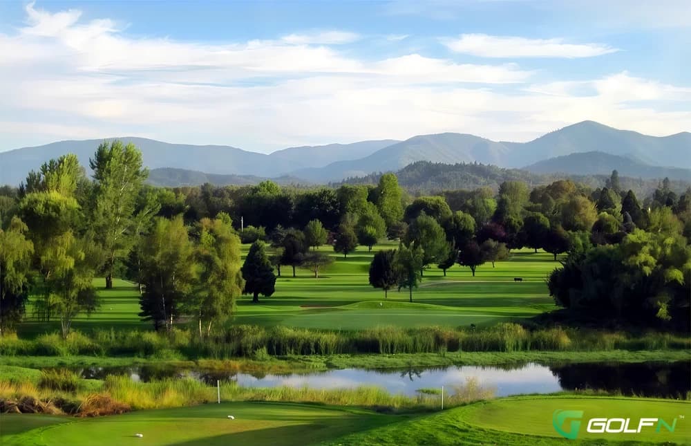 Dutcher Creek Golf Course in Grants Pass, Oregon — public, 18-hole golf course, designed by Dutcher Creek Ent.