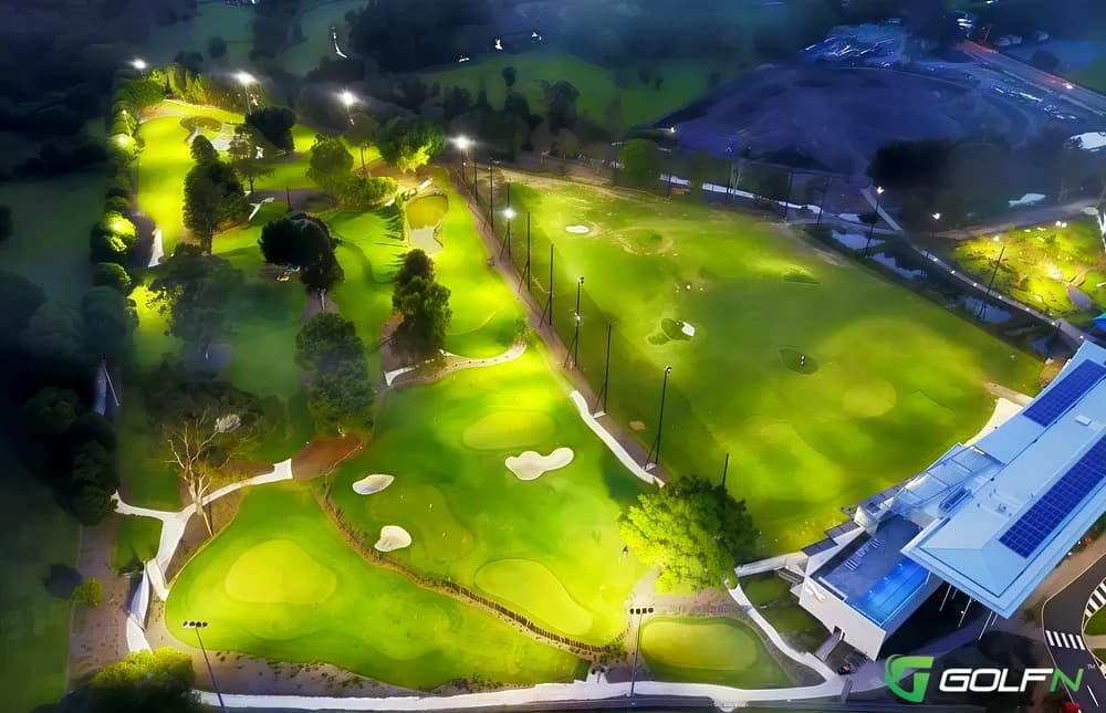 Kdv Sport in Carrara, Queensland β public, 10-hole golf course