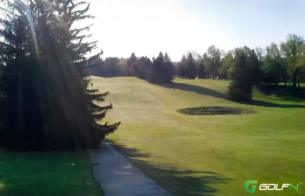 Spruce Ridge Golf Course in Dowagiac, Michigan — public, 18-hole golf course, designed by Robert Hemmingway