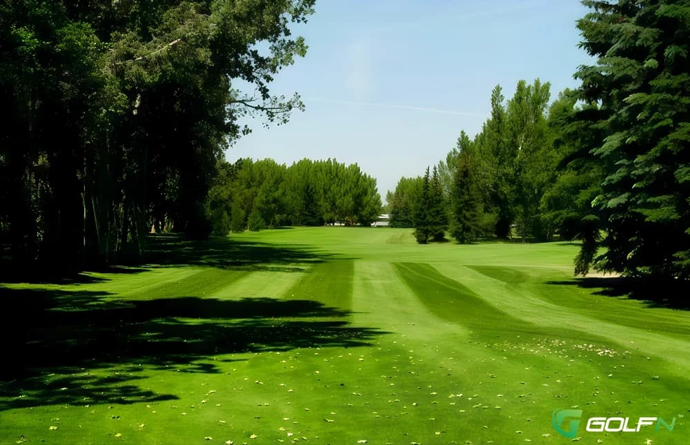Maple Ridge Golf Course in Calgary, Alberta — public, 18-hole golf course, designed by Les Furber Design (1991)