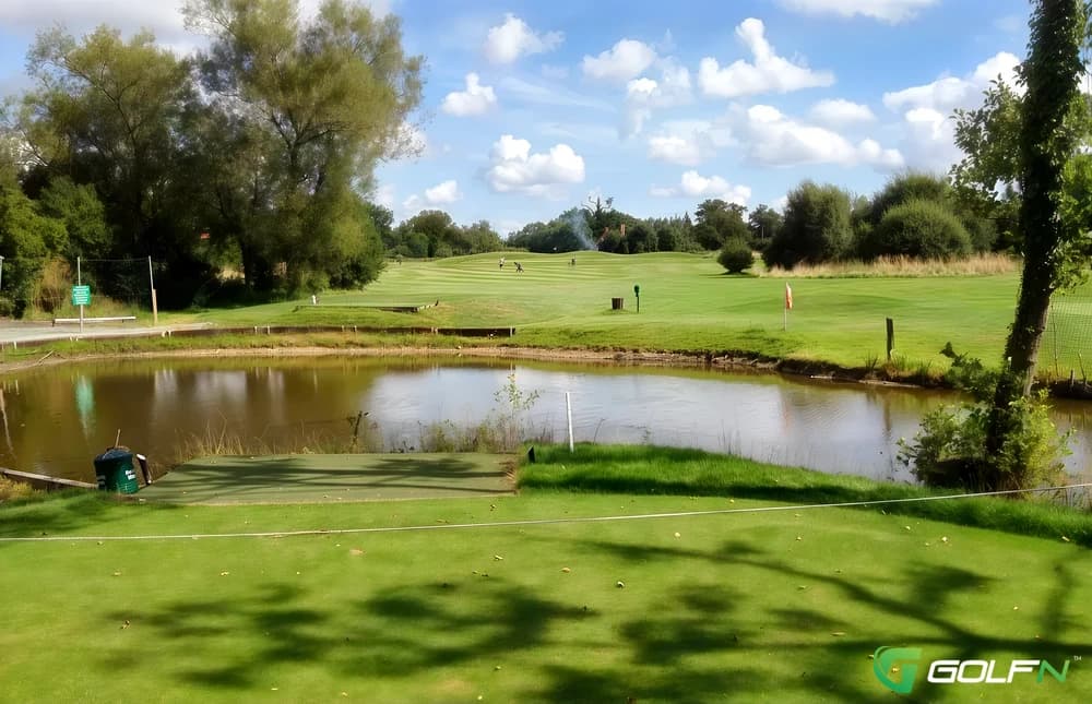 Old - Billingbear Golf Course in Wokingham, England — public, 18-hole golf course