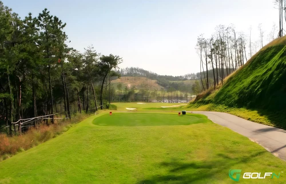 Buyeo-Lotte Skyhill Country Club in Gyuam-myeon, Chungcheongnamdo β resort, 18-hole golf course