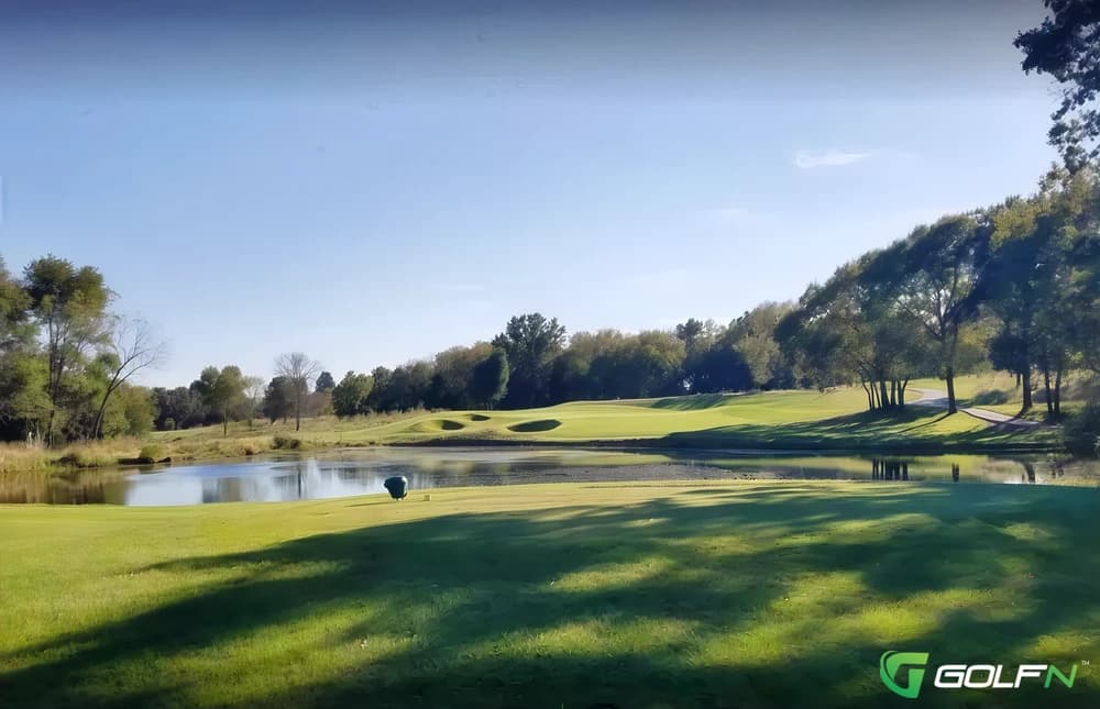 Posse - Paradise Pointe Golf Complex in Smithville, Missouri — public, 36-hole golf course, designed by Ed Ault