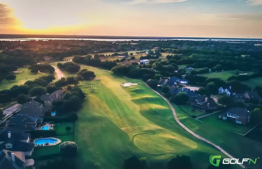 Buffalo Creek Golf Club in Rockwall, Texas — public, 18-hole golf course, designed by Tom Weiskopf (1992)