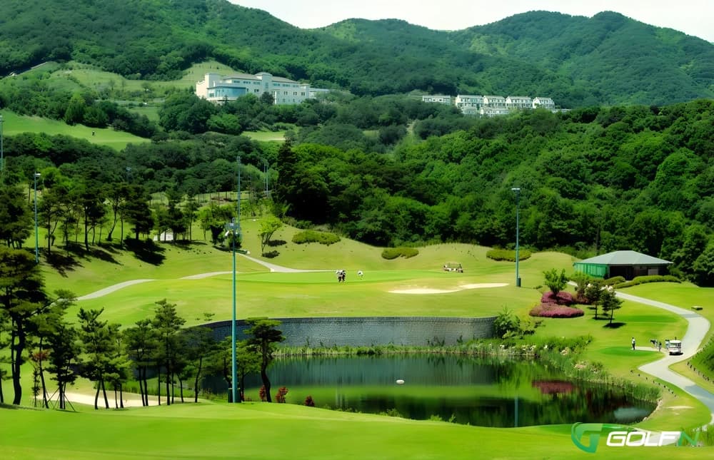 Ngahinapouri Golf Club Inc. in Ngahinapouri , Waikato β public, 18-hole golf course, designed by Song Ho Cheng (2003)
