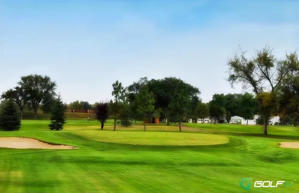 Mandan Municipal Golf Course in Mandan, North Dakota — public, 9-hole golf course