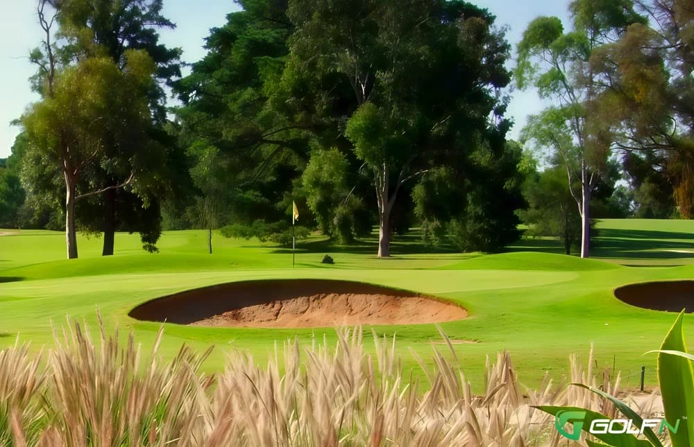 Captains - Tocumwal Golf & Bowls Club in Tocumwal, New South Wales β resort, 18-hole golf course, designed by H. Vernon Morcom (1955)