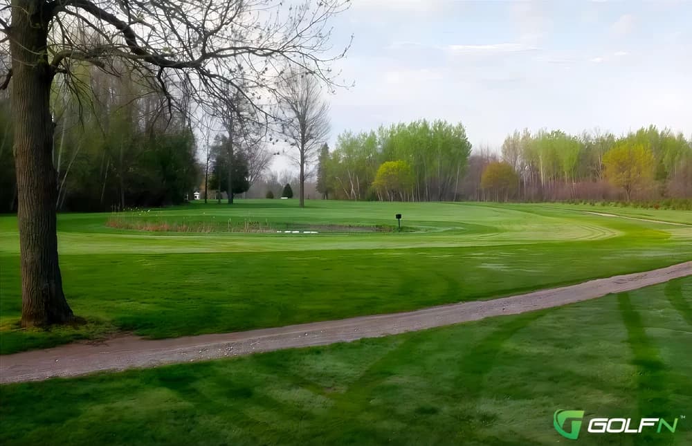 Big Cedar Golf & Country Club in Innisfil, Ontario — semi-private, 18-hole golf course