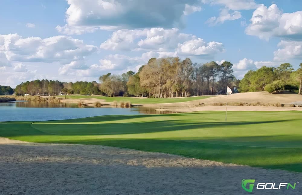 Crescent Pointe Golf Club in Bluffton, South Carolina — public, 18-hole golf course, designed by Ed Seay (2000)