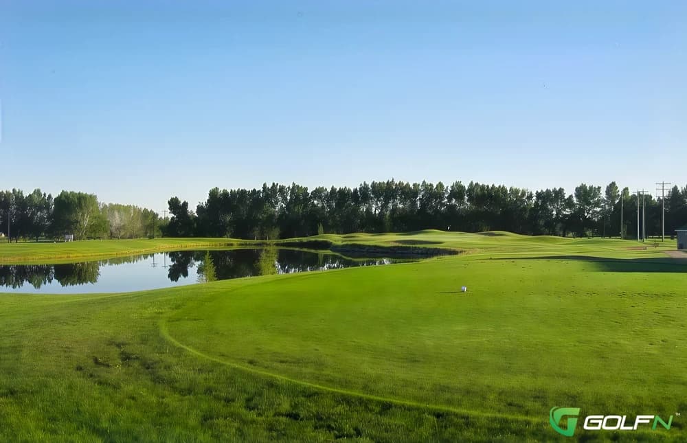 Vulcan Golf & Country Club in Vulcan, Alberta — semi-private, 18-hole golf course, designed by Les Furber Design (2007)