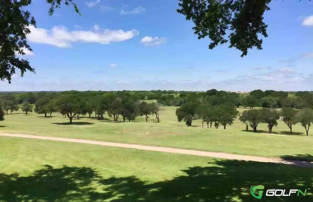 Hillsboro Country Club in Hillsboro, Illinois — private, 9-hole golf course, designed by Larry Packard (1974)