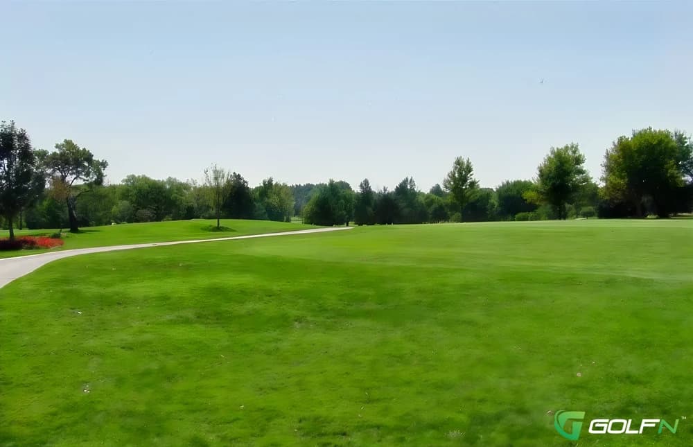 L W Clapp Golf Club in Wichita, Kansas — public, 18-hole golf course, designed by Craig Schreiner