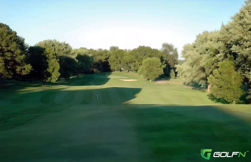 Reedsburg Country Club in Reedsburg, Wisconsin — semi-private, 18-hole golf course, designed by Ken Killian (1977)