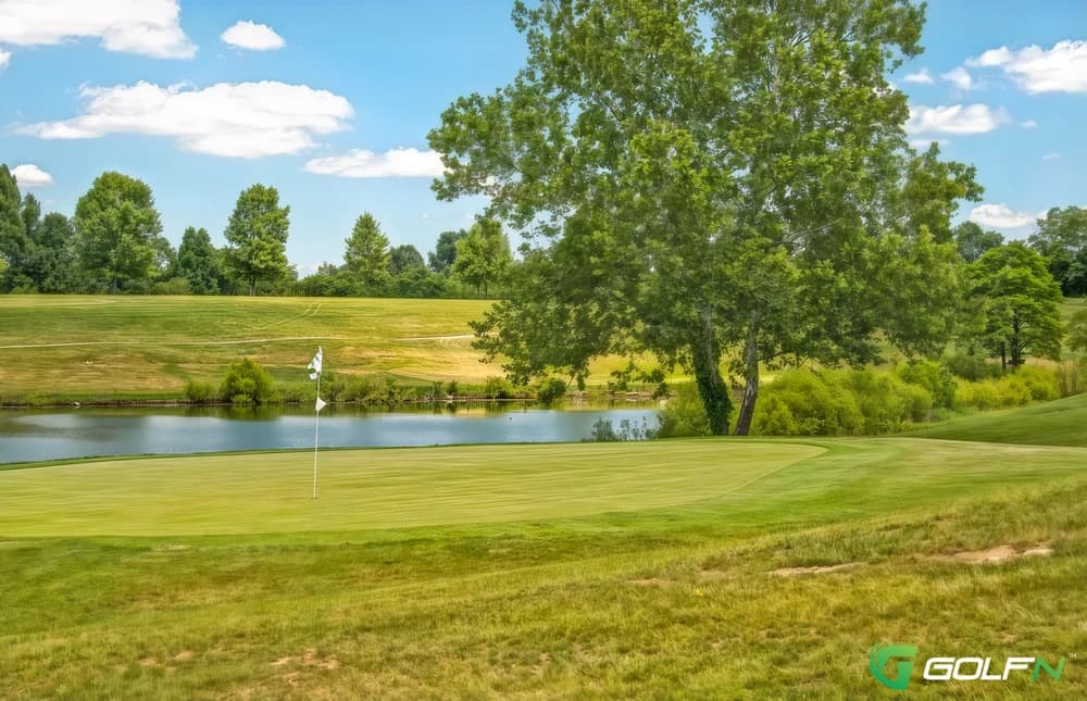 Maysville Country Club in Maysville, Kentucky — semi-private, 18-hole golf course, designed by Bill Newcomb