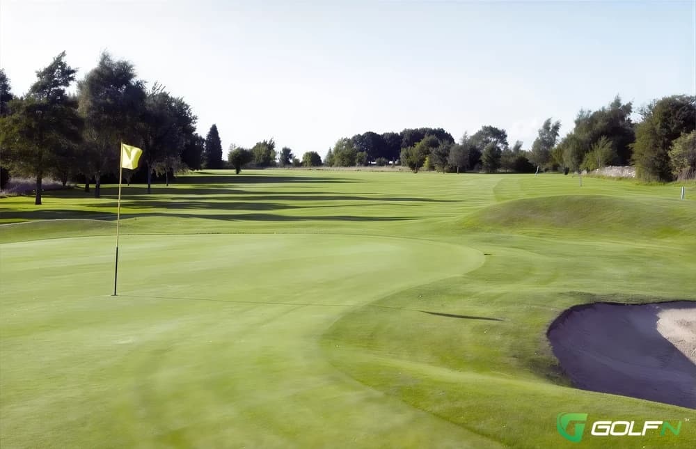Kingsdown Golf Club in Corsham, England — private, 18-hole golf course