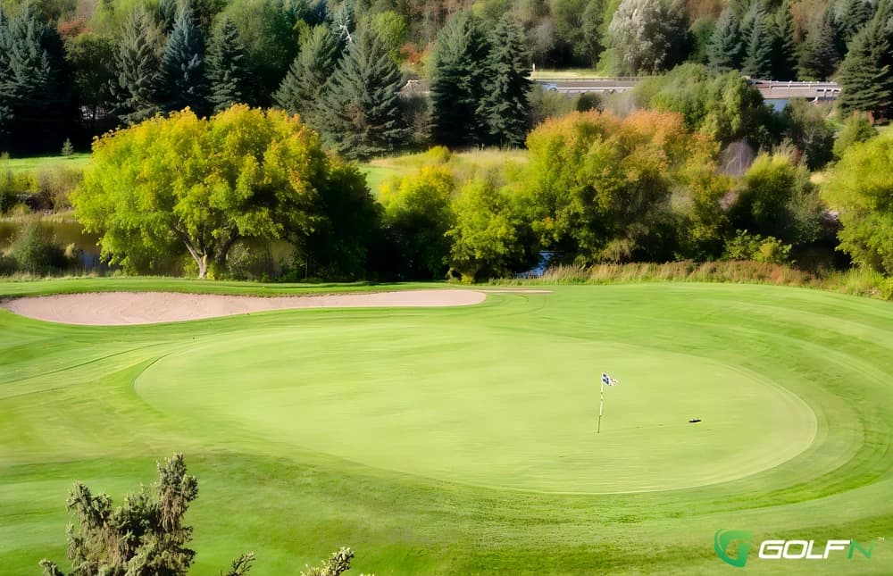 Chapples - Thunder Bay Golf Course in Thunder Bay, Ontario — public, 18-hole golf course