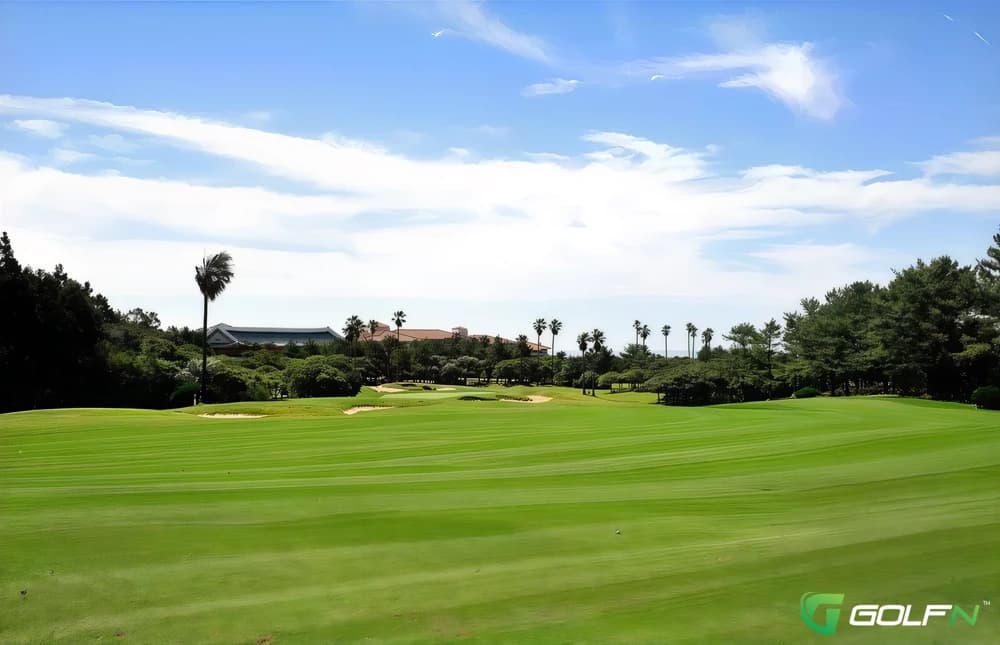 Halla - Jungmun Beach Golf Club in Seogwipo, Jejudo β public, 18-hole golf course