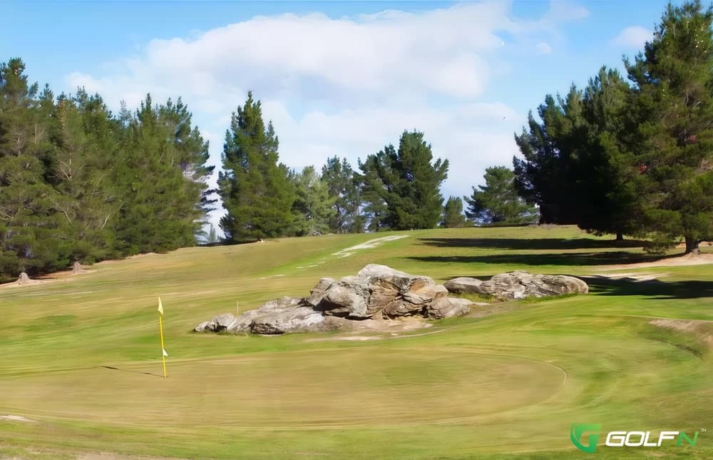 Omakau Golf Club in Oturehua, Otago β 18-hole golf course