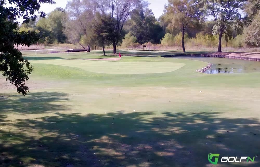 Meadow Lake Country Club in Clinton, Missouri — semi-private, 18-hole golf course