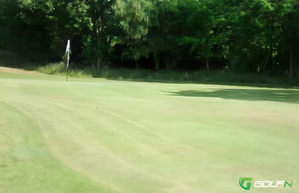 Lochwinnoch Golf Club in Lochwinnoch, Scotland — private, 18-hole golf course