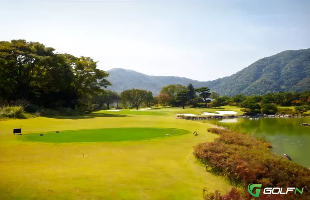 Mountain/Lake - Konjiam Golf Club in Gwangju-si, Gyeonggido β resort, 18-hole golf course, designed by Song Ho Cheng (2009)