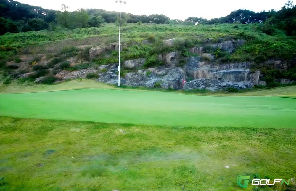 Univalley Country Club in Goryeong-eup, Gyeongsangbugdo β semi-private, 9-hole golf course