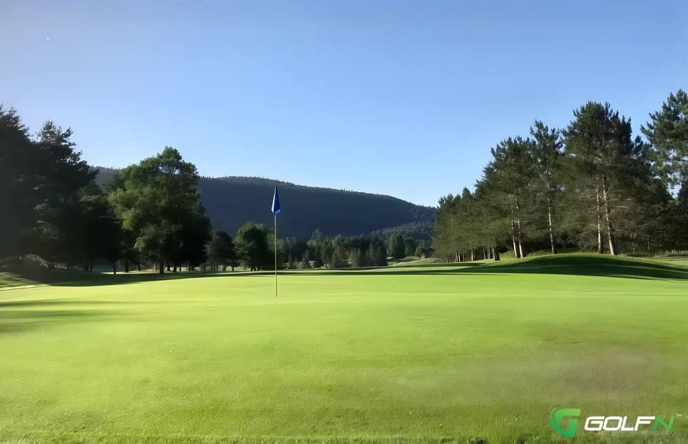 Club De Golf Mont Ste. Marie in Lac Ste-Marie, Quebec — public, 18-hole golf course, designed by Yannick Pilon