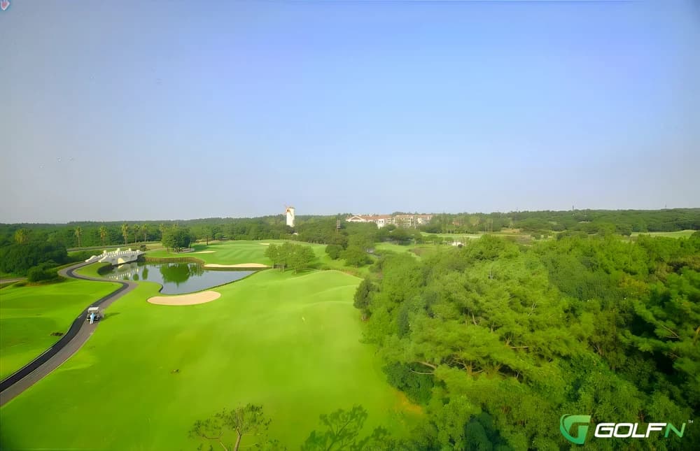 East - Crown Country Club in Jeju-si, Jejudo — semi-private, 27-hole golf course