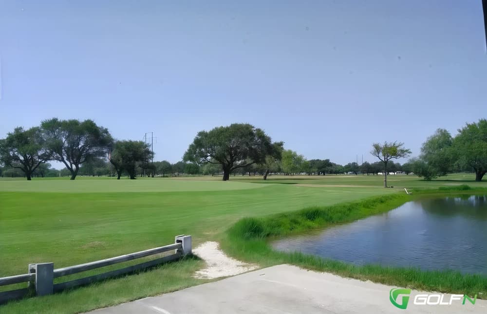 Sinton Municipal Golf Course in Sinton, Texas — public, 18-hole golf course