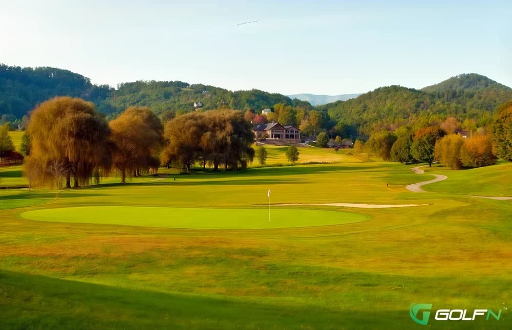 Mountain Harbour Golf Club in Hayesville, North Carolina — semi-private, 18-hole golf course, designed by Willard Byrd (1992)